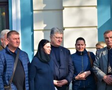 В центре Киева плакал Петр Порошенко