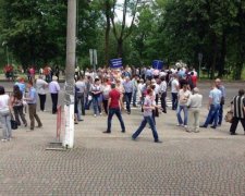 Херсон скували мітингувальники 