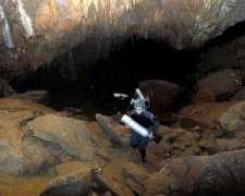 Из пещеры в Таиланде спасли восьмого ребенка, операцию остановили