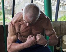 Сивина в голову - ЛГБТ-біс в ребро: історія адвоката на пенсії, який підкорив світ бодібілдингу