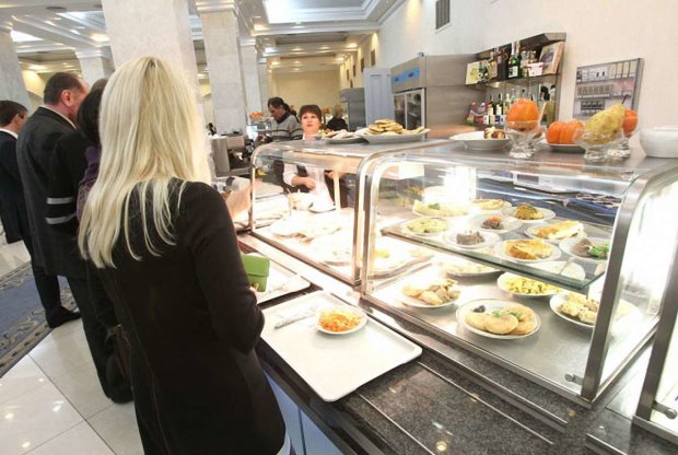 Обед по-депутатски: цены в столовой Верховной Рады провоцируют ожирение