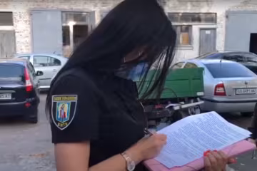 Тернополянина отдали под суд за фото "с перчинкой" - вывалил своего "дракона" перед камерами
