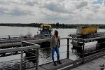 Влезла в пари Зеленского и Филатова - скандальная модель из Днепра разделась на обрушенном мосту под Никополем, какая горячая