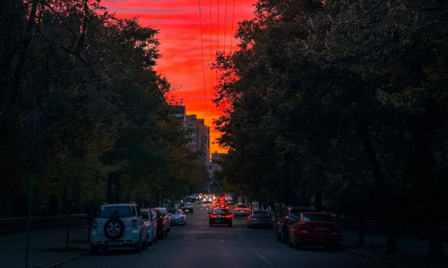 Автомобілі, дорога, захід сонця, погода, фото із соцмереж