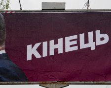 "Кінець" Порошенка: рекламодавець відхрестився від скандальних бордів