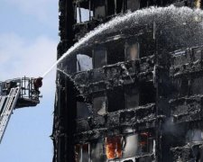 Пожар в Лондоне: женщина выбросила из окна собственного ребенка