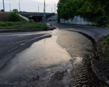 Пятиметровый канализационный фонтан затопил пол-Киева: фото