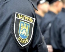 Во Львове полицейский чуть не застрелил таксиста