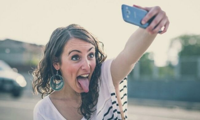 Селфі провокують хворобу суглобів