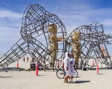 Одеські художники встановили скульптуру у США (фото)
