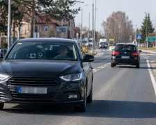 Немаркований автомобіль контролю швидкості в Польщі