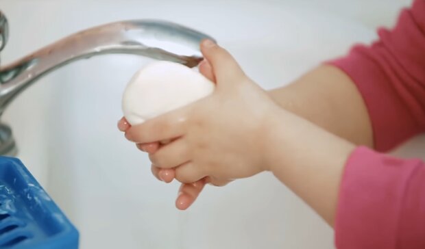 Мытье рук, скриншот: YouTube
