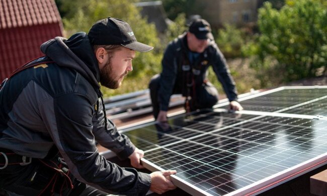 Електроенергія на приватних сонячних станціях