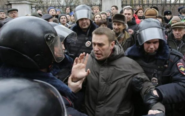 Навального жорстко скрутили у центрі Москви: з'явилося відео