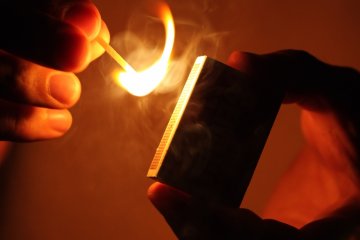 Ревнивый Отелло из Запорожья сжег девушку прямо на улице: безразличные прохожие молча снимали на видео