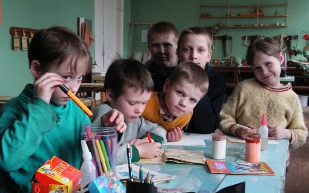 В Ужгороде приемная мать издевалась над детьми из детдома: растление и тяжелые травмы