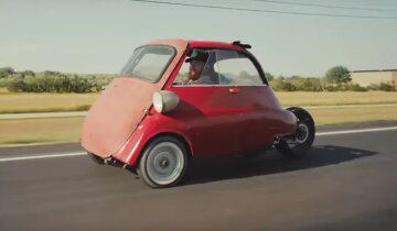 Трехколесная BMW Isetta, скриншот: YouTube