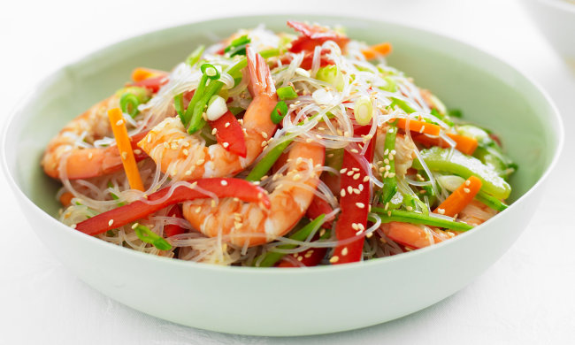 Рецепты китайской кухни: фунчоза с креветками и овощами