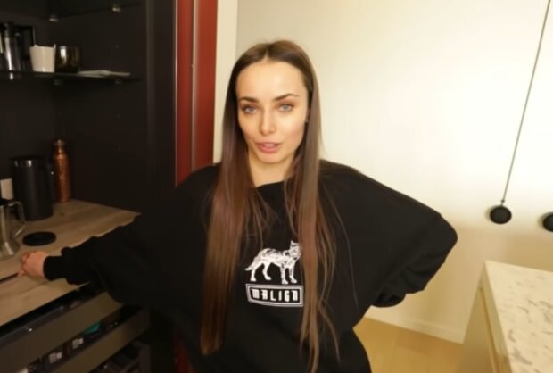 Ксения Мишина, скриншот из видео