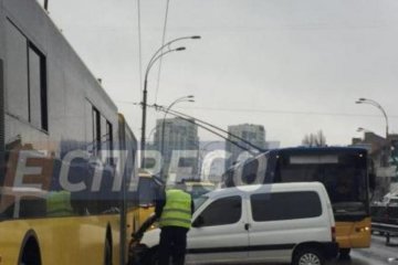 Пьяный киевлянин устроил массовое побоище машин
