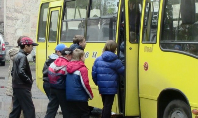 Маршрутка, школярі (діти), кадр з відео