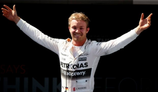 Гонщик Mercedes победил на этапе Формулы 1