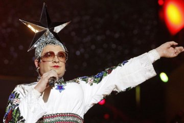 Верка Сердючка на велосипеде покорила Копенгаген: забавное видео