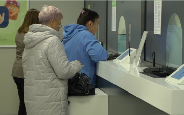 Украинцы в банке. Фото: скрин youtube