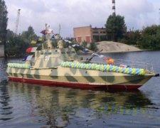 На воду спустили бронекатер «Гюрза-М» для військових моряків