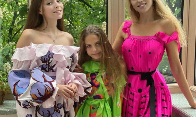 Ольга Полякова змусила доньку Машу гарувати біля плити: "Мама хоче борщу"