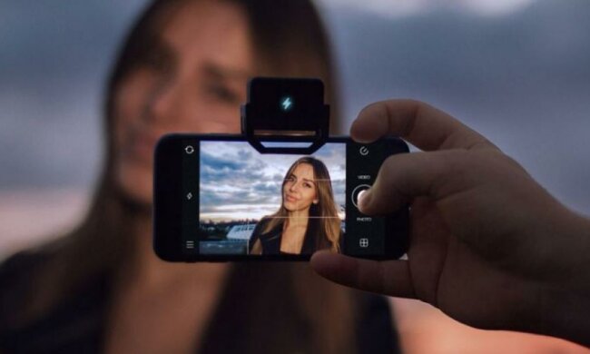 У магазинах Apple з'явились перші українські товари