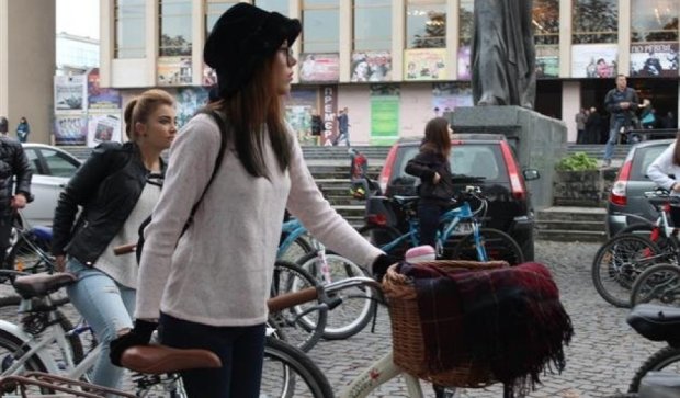 Незвичайний велозаїзд у светрах пройшов в Ужгороді  (фото, відео)