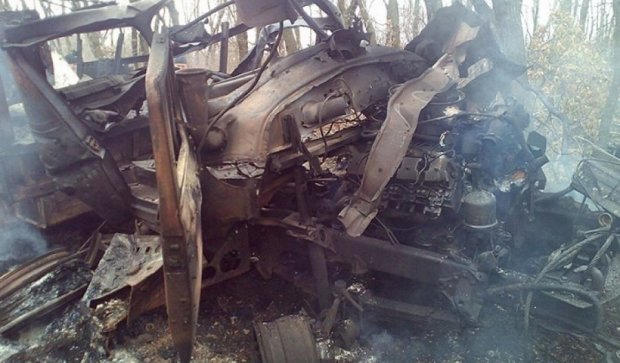 Авто з бійцями АТО підірвалося на Донбасі (фото)