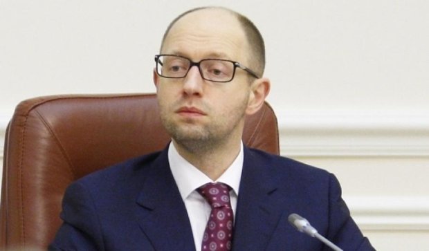 Яценюк отвлекает внимание от проблем "борьбой с коррупцией" - Томенко