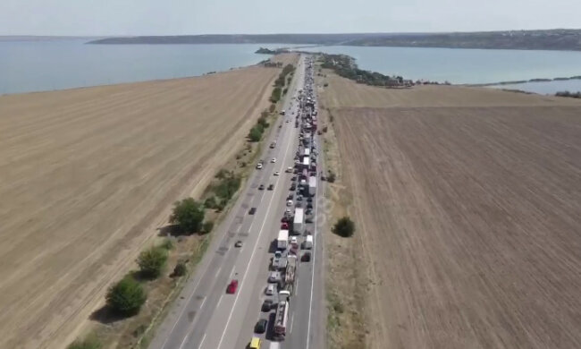 Ніякий вірус не лякає: на в'їздах до Одеси утворилися багатогодинні затори