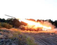 Українська артилерія провела видовищні стрільби з "Ураганів"