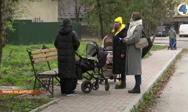 Мами на дорозі: тернополянки з візочками поставили "двійку" дорогам Шмигаля