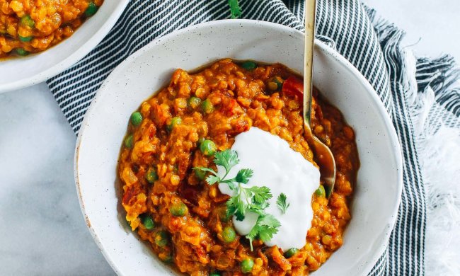 Рецепт тушкованої курки з кіноа та бобами