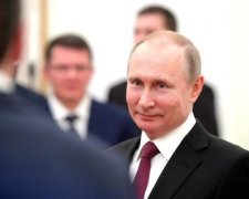Путін взявся перемальовувати атлас світу на свій лад