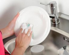 Лайфхаки для дому: реанімуємо старий посуд без хімії