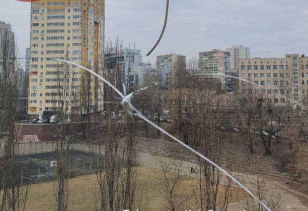 Разбитое окно / фото: Киев Оперативный