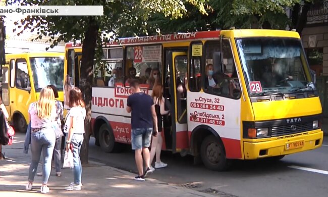 Франківські маршрутники наплювали на картки Марцінківа - жодних пільг