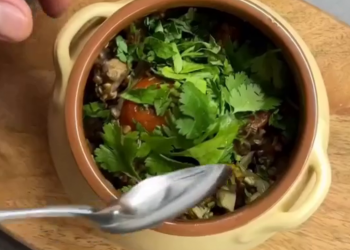 Горщики з гречкою, кадр з відео