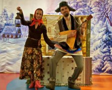 В яблучко: російських балалаєчників заарештували просто на сцені