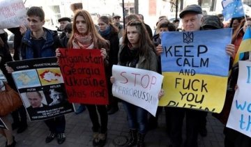 Під посольством Франціі та Німеччини пікетувальники просять про допомогу 
