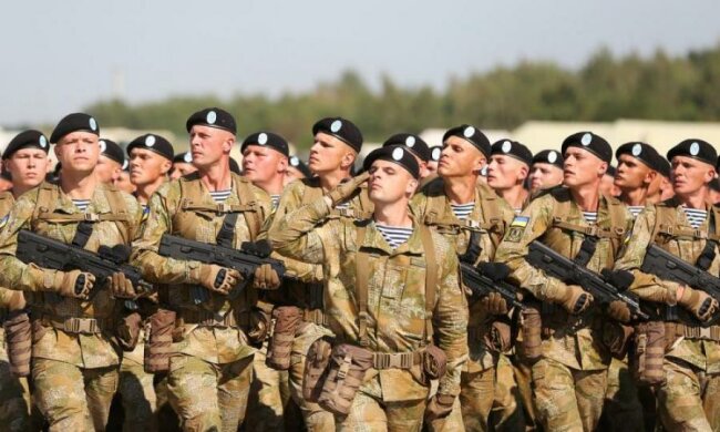 Військовим підняли зарплату: хто скільки отримає