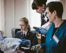 Она работает: таможня лишила беспечного украинца 205 бриллиантов