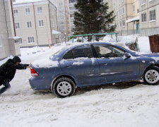 Співробітник посольства США став героєм паркування в Києві: фото підірвали мережу