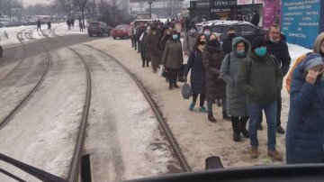 Черга на трамвай, фото: Київ без цензури