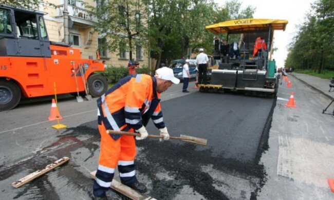 Українцям запропонували відмінний спосіб боротьби з дірявими дорогами